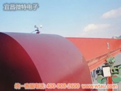 風(fēng)速傳感器安裝在龍門吊上